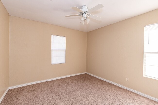 Building Photo - 2 bedroom home for lease!