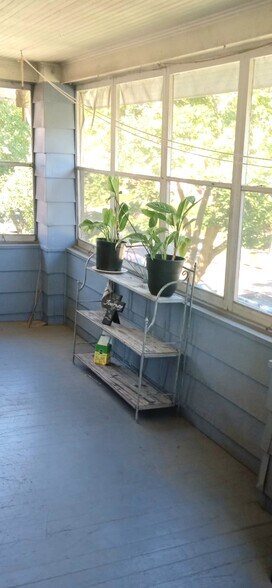 screened porch - 2337 E Johnson St