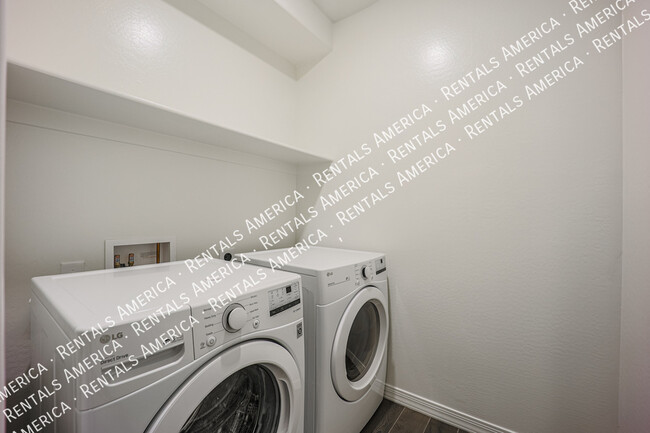 Building Photo - 7441 E Via De Luna Dr