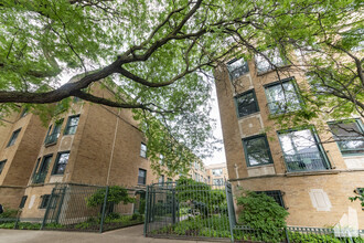 Building Photo - 7025.5 N Sheridan Rd