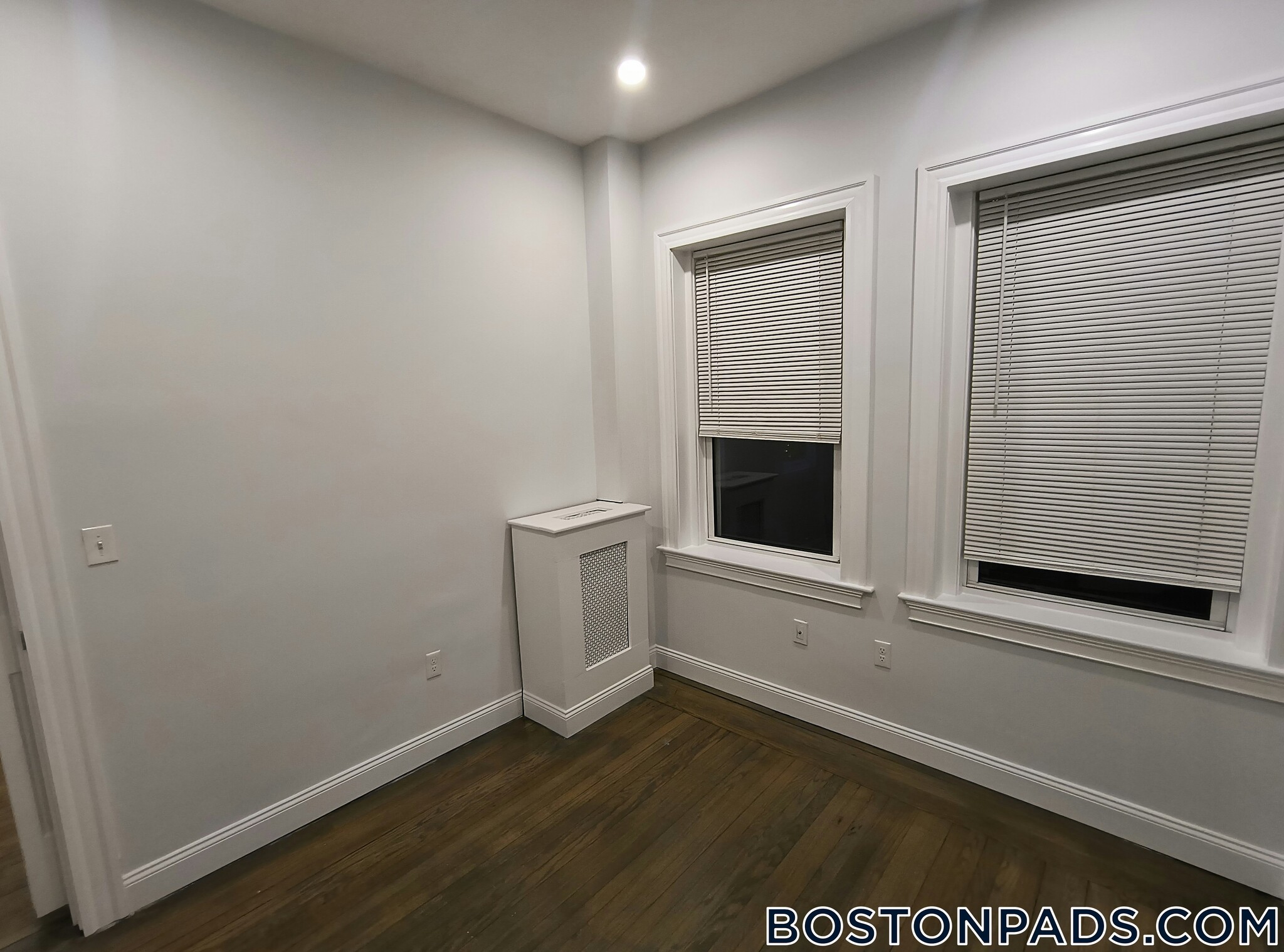 Building Photo - 19 Queensberry St