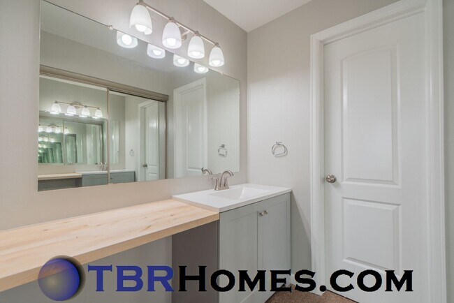 Building Photo - 7855 Barbara Ann Dr