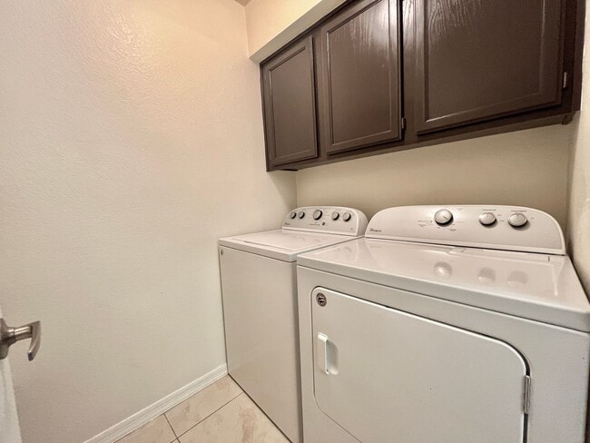 Building Photo - Luxurious 2 Bd 2 Ba Condo in Biltmore!