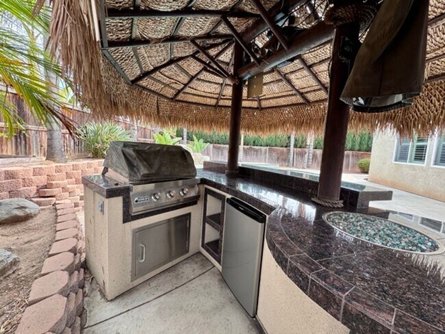 Building Photo - Discover this beautifully upgraded 5 bedro...