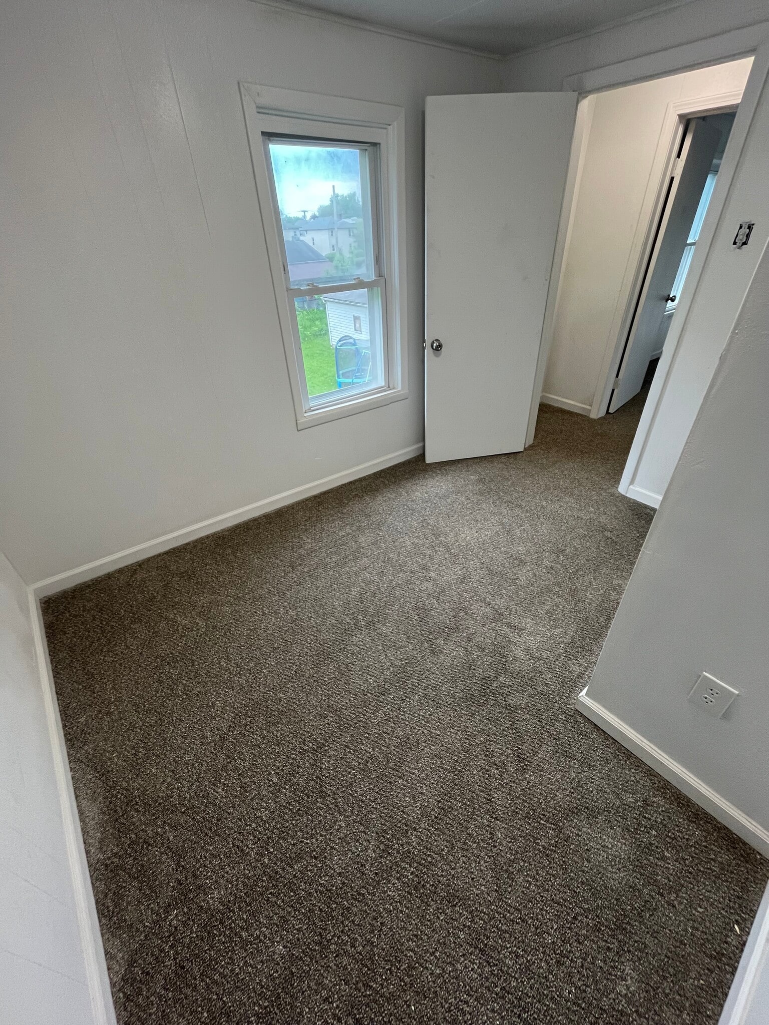 Office/storage room with brand new carpet - 28 Wood Ave