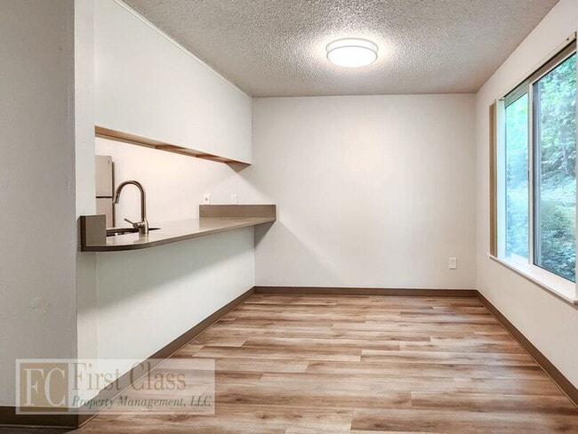 Building Photo - 3648 SW Beaverton Hillsdale Hwy