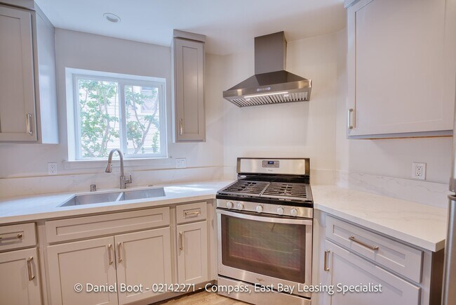 Building Photo - 2141 Ward St