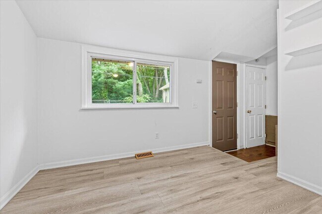 Building Photo - 9535 Listeria St