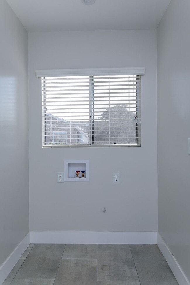 Building Photo - gra783