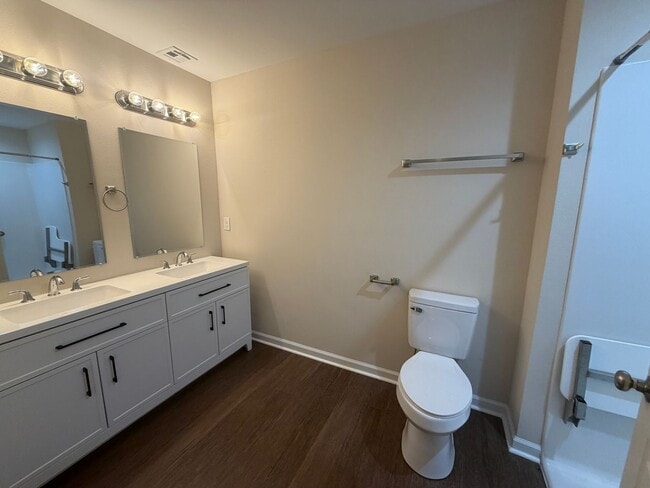 Building Photo - New Home! 4/2!