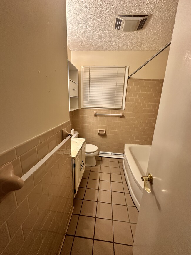 Building Photo - 175 Woodland Dr