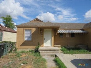 Building Photo - 1305 S 5th St
