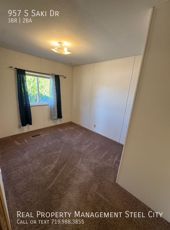 Building Photo - 957 S Saki Dr