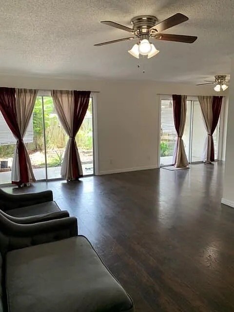 Building Photo - 1084 Longfellow Cir