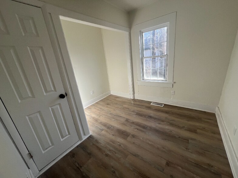 Building Photo - 1242 N Ohio Ave