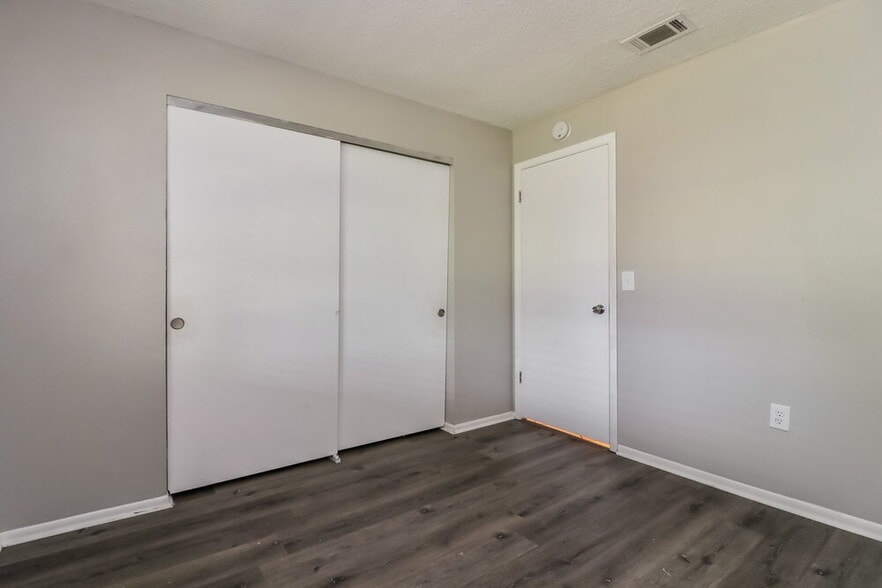 Building Photo - 706 Hazy Meadow Ct