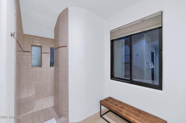 Building Photo - 5810 E Cholla Ln