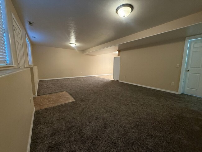 Building Photo - 460 Center St