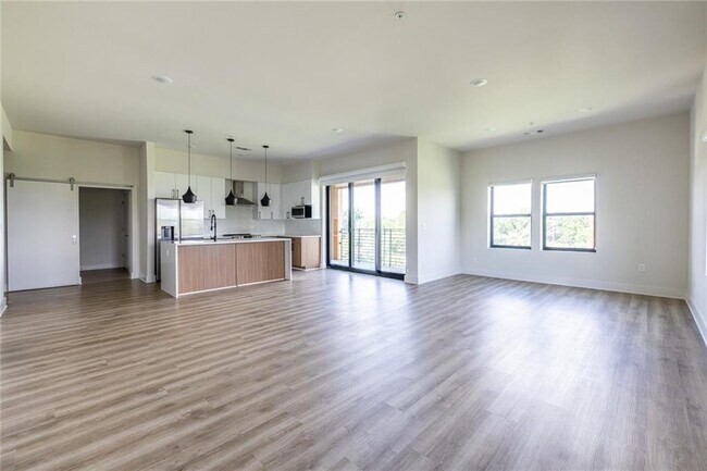 Building Photo - 112 Rogers St NE