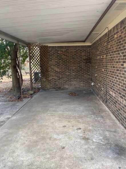 Building Photo - 106 Henry St