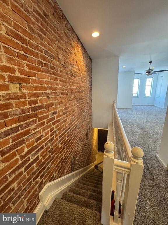 Building Photo - 526 8th St NE