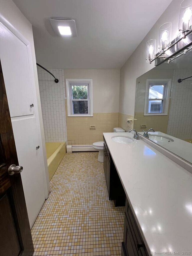 Building Photo - 193 City View Ave