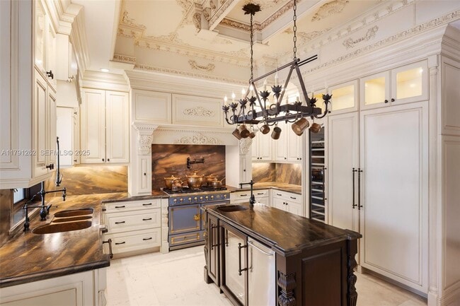 Building Photo - 6016 Leonardo St