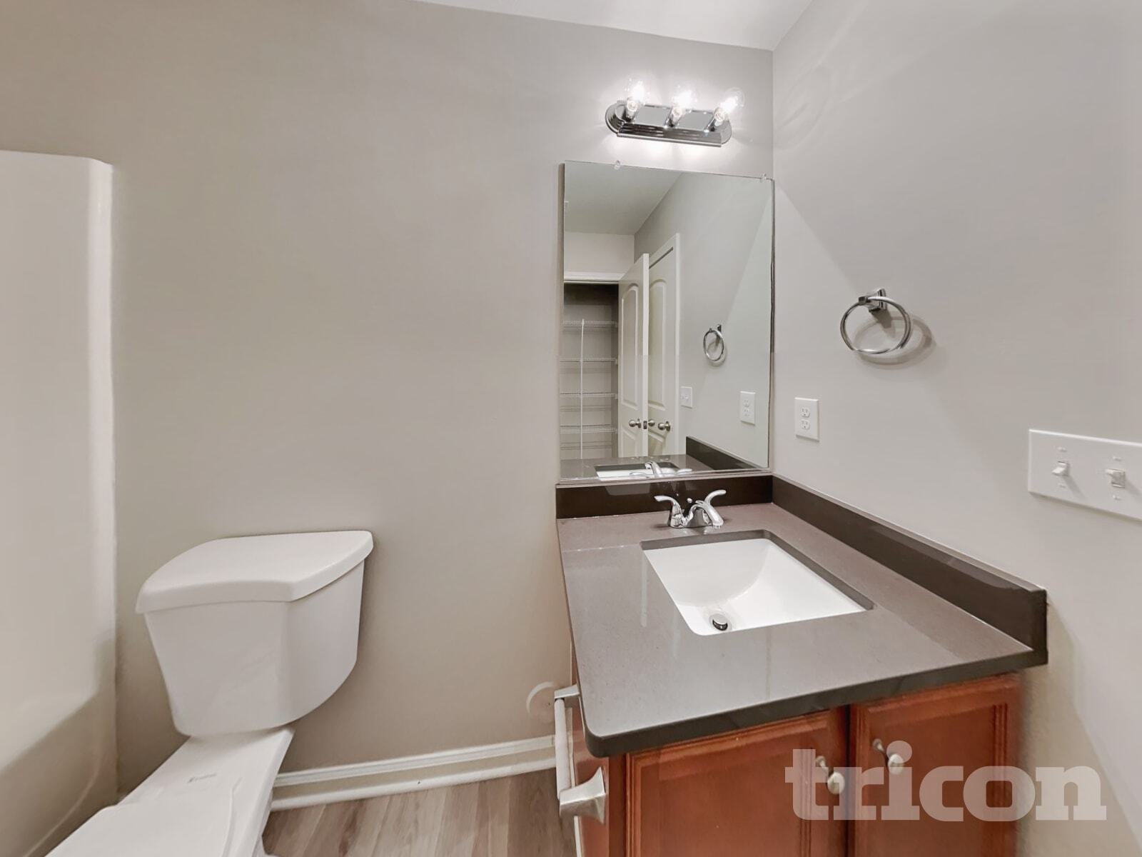 Building Photo - 1944 Pavilion Dr