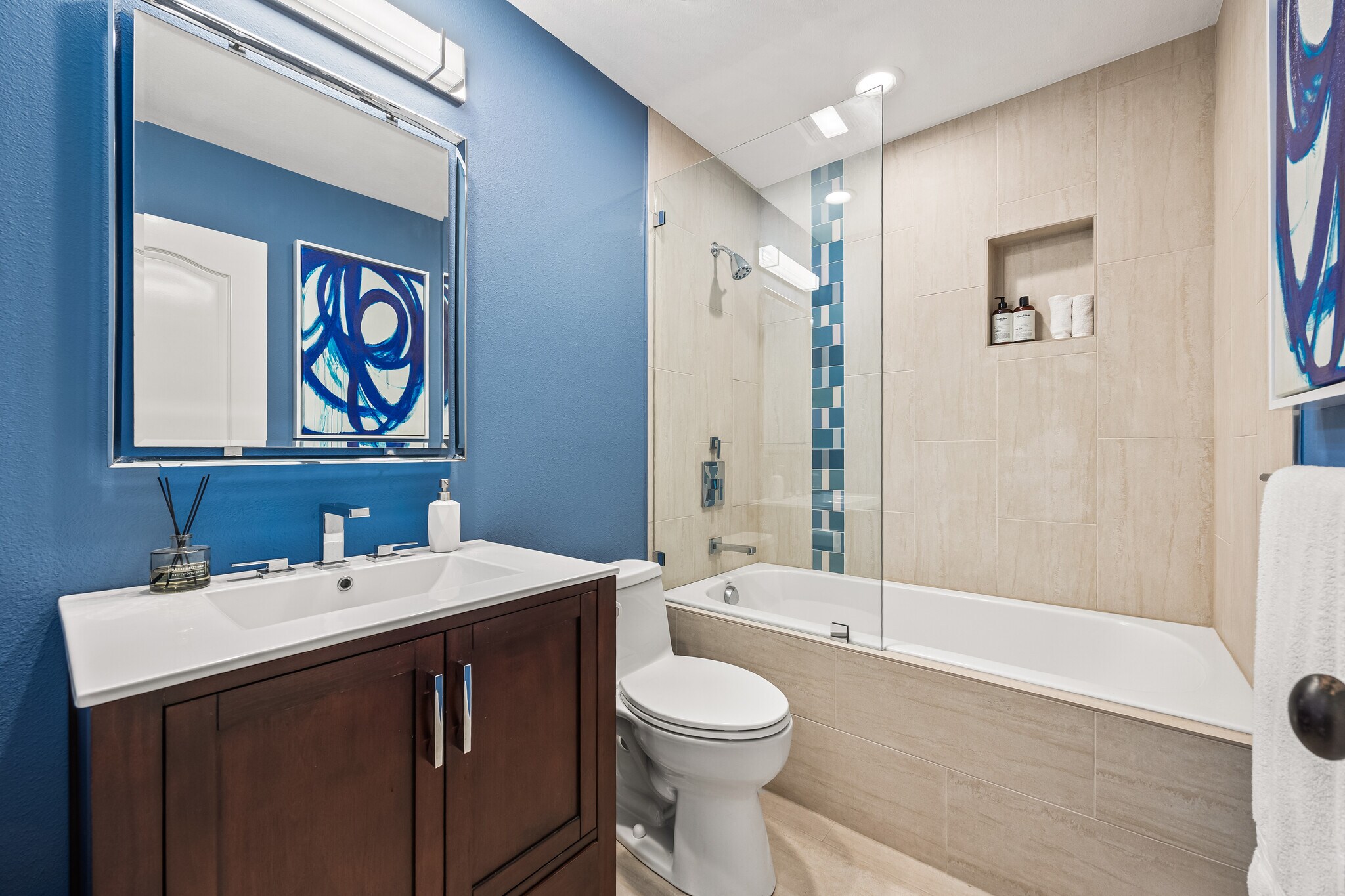 Building Photo - 4452 Caminito Fuente