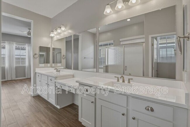 Building Photo - 2747 S Wildrose
