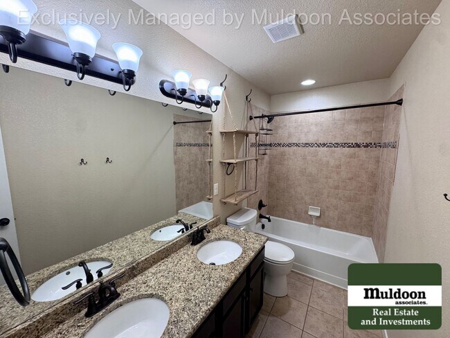 Building Photo - Spacious 5 Bedroom, 3.5 Bath Home with 3-Car Garage, and Pet-Friendly Living in 80925!
