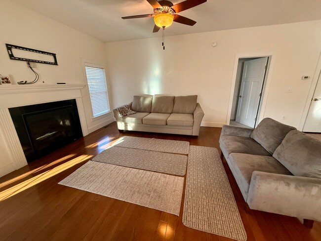 Building Photo - Impeccably maintained, custom-built home located in the sought-after Bay Breeze Estates community.