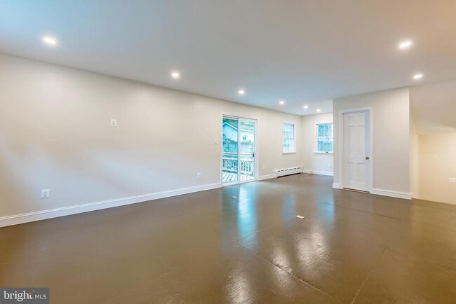 Building Photo - 3236 McKinley St NW