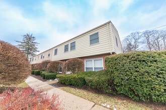 Building Photo - 820 N Milwaukee Ave