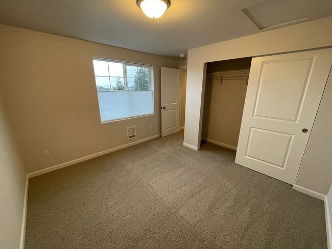 Building Photo - N18