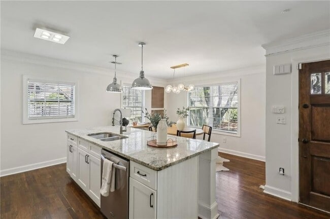 Building Photo - 1833 Flat Shoals Rd SE