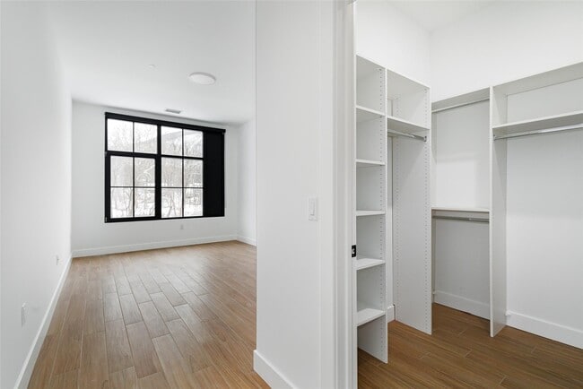 Building Photo - 200 Arno Dr