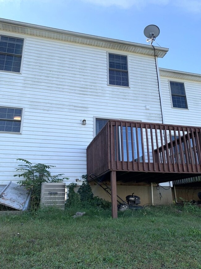 Building Photo - Make This Beautiful 3-Bedroom Townhouse Yo...