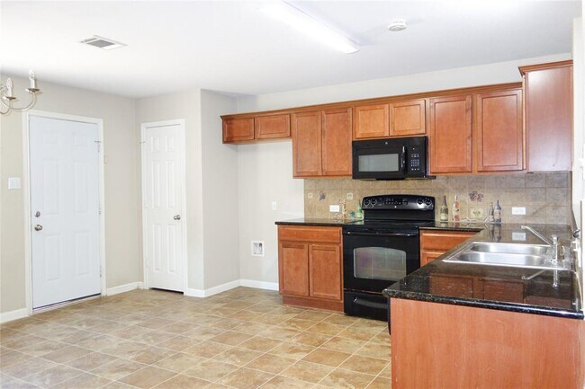Building Photo - 108 Lavaca Loop