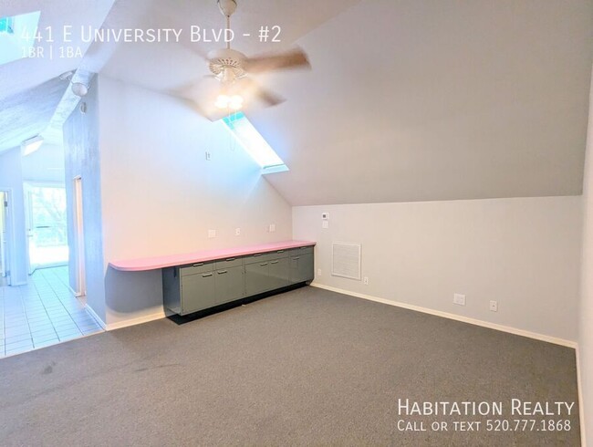 Building Photo - Pre-Lease!! Spacious 1bed/1bath a balcony ...