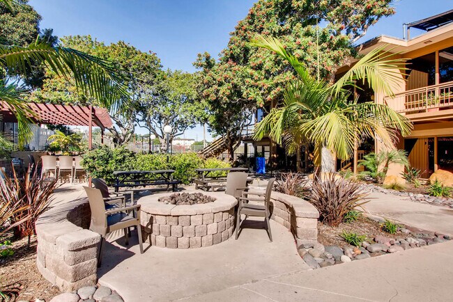 Building Photo - Fantastic 1 Bedroom Condo in Point Loma!!