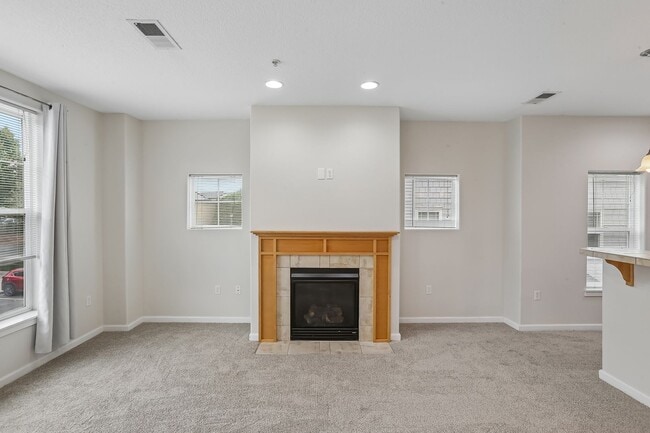 Building Photo - Dual-Suite 2BR/2.5BA Townhome-Style Condo — Gas Fireplace, Balcony & Attached Garage | Heron Cree...