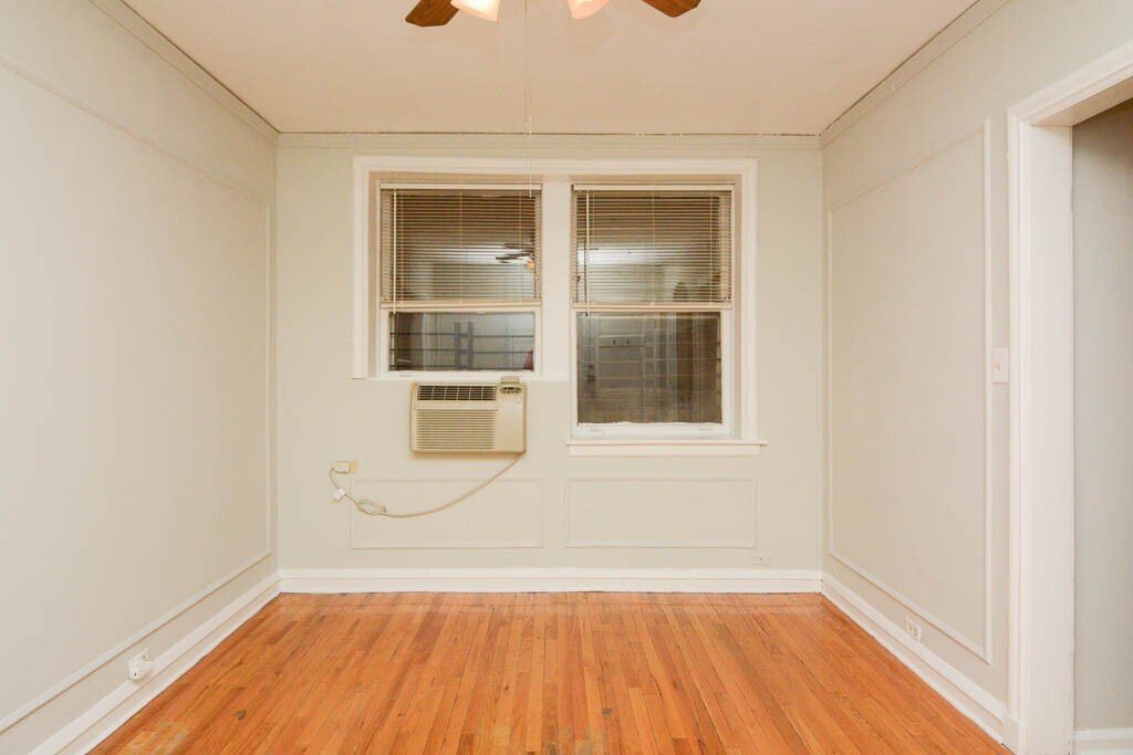 Building Photo - 823 W Wolfram St