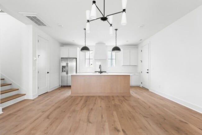 Building Photo - 1814 Stewart Pl