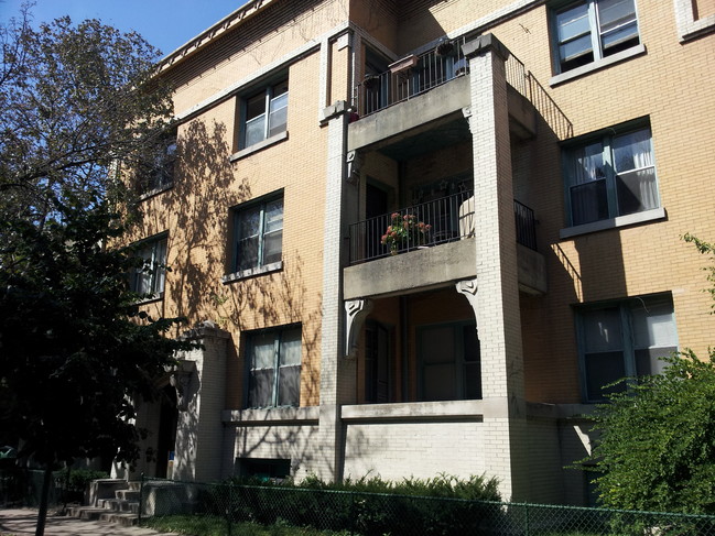 Building Photo - 650 W Arlington Pl