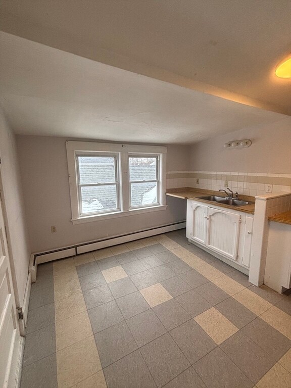 Building Photo - 1384 Gorham St