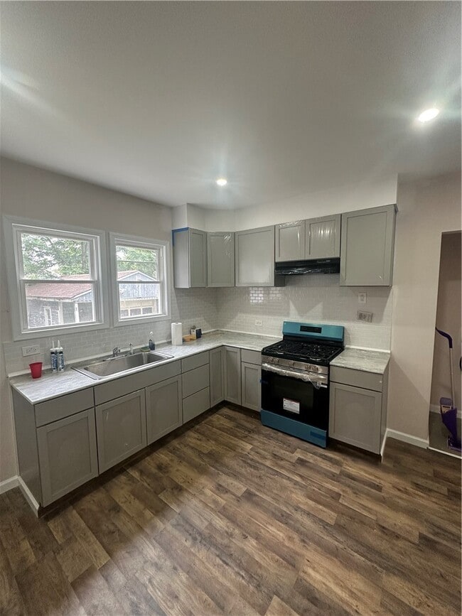 Building Photo - 255 Lyon St