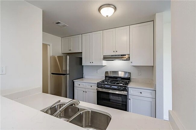 Building Photo - Modern Comfort Meets Relaxed Living in This Bright, Stylish Home with a Private Backyard Oasis