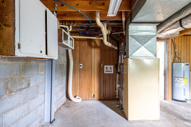 Building Photo - 307 McMaster Pl