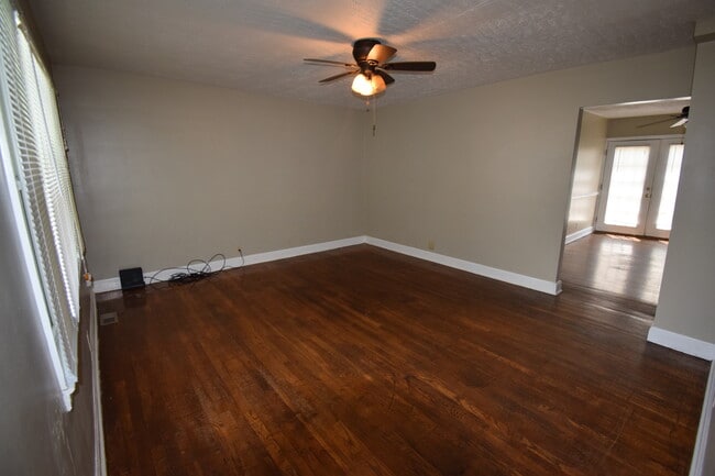 Building Photo - VIRTUAL SHOWINGS AVAILABLE - 4 Bedroom Hou...